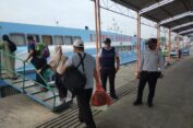 Cuaca Buruk dan Gelombang Tinggi, Penyeberangan Kapal Gresik-Bawean Lumpuh