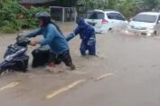Hujan Deras Sebabkan Waduk Jebol di Gresik, Banjir Genangi Panceng dan Ujungpangkah