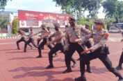 Persiapan Pengamanan Nataru, Anggota Sat Samapta Polres Gresik Senam Borgol