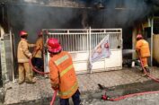Tabung LPG Meledak, Rumah Dapur Catering di Perum GKB Gresik Terbakar