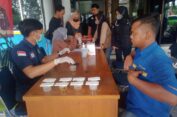 Sopir dan Kru Bus Melintas di Terminal Bunder Gresik Dites Urine