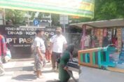 Berdiri di Atas Fasum, Puluhan Lapak PKL Dibongkar Satpol PP Gresik