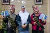 Awalnya Minder dari Kepulauan Jauh, Dua Siswi Asal Bawean Justru Raih Penghargaan Pelajar Terpercaya Diri