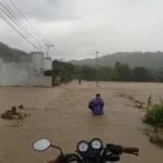 Banjir Besar di Pulau Bawean, Warga Mengungsi di Masjid dan Ponkesdes
