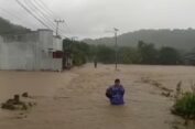 Banjir Besar di Pulau Bawean, Warga Mengungsi di Masjid dan Ponkesdes