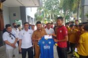 Bupati Gus Yani Bakar Semangat Pemain Muda Gresik di Piala Soeratin U13 dan U15