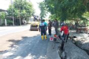 Bahu Jalan Ambles, Pipa Perumda Giri Tirta Ikut Bocor
