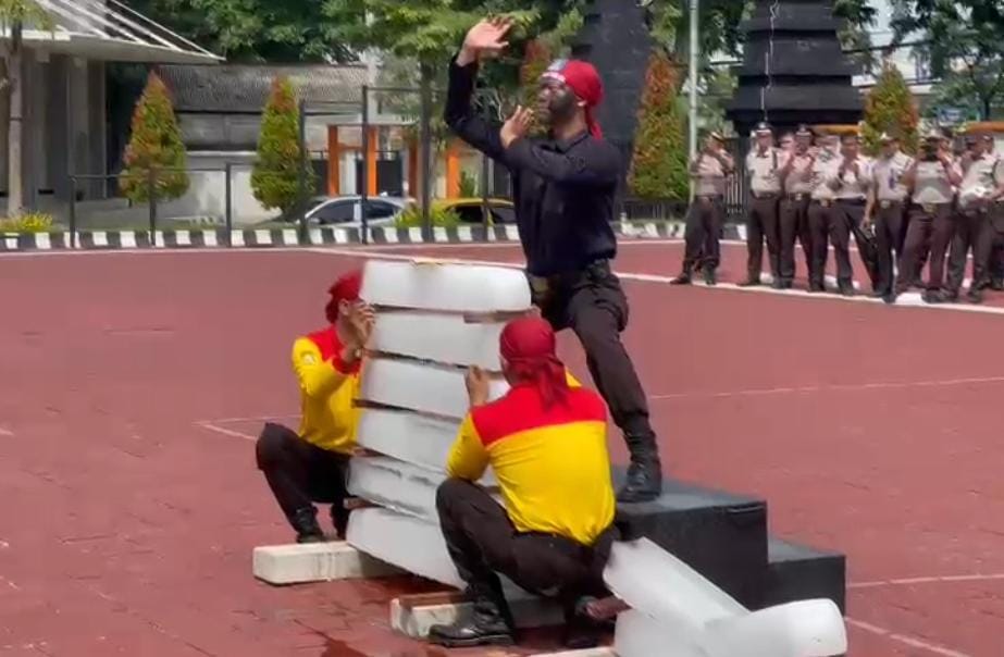 Peringatan HUT ke-42, Satpam Pamer Ketangkasan di Mapolres Gresik