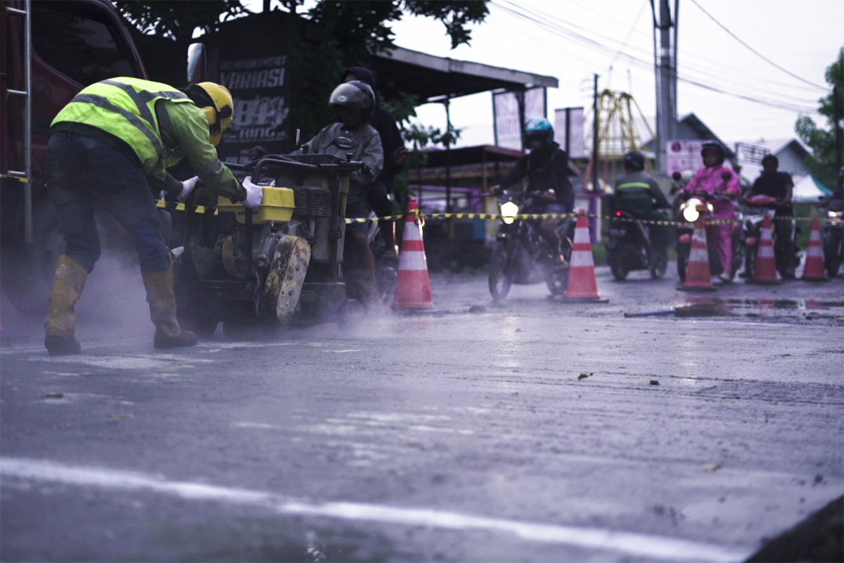 SIG Sukses Uji Coba Aplikasi SpeedCrete di  Jalan Raya Karangawen Semarang-Godong