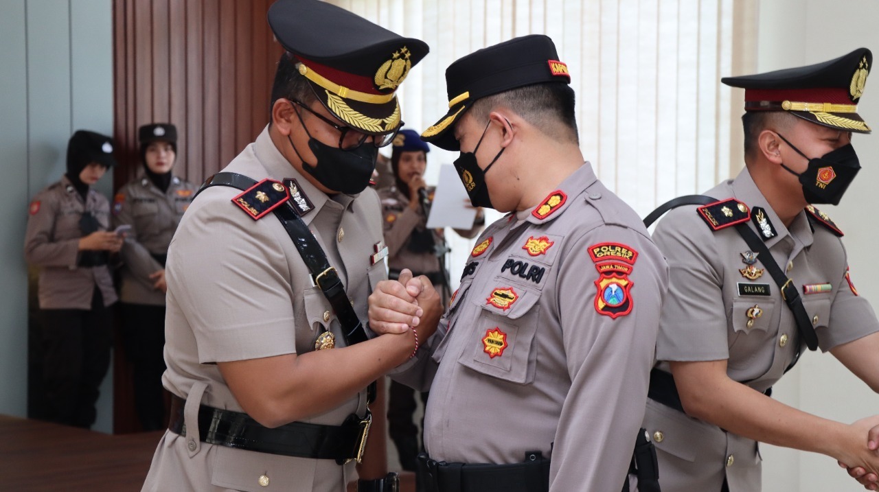 Dua PJU Polres Gresik dan Dua Kapolsek Jajaran Jalani Sertijab