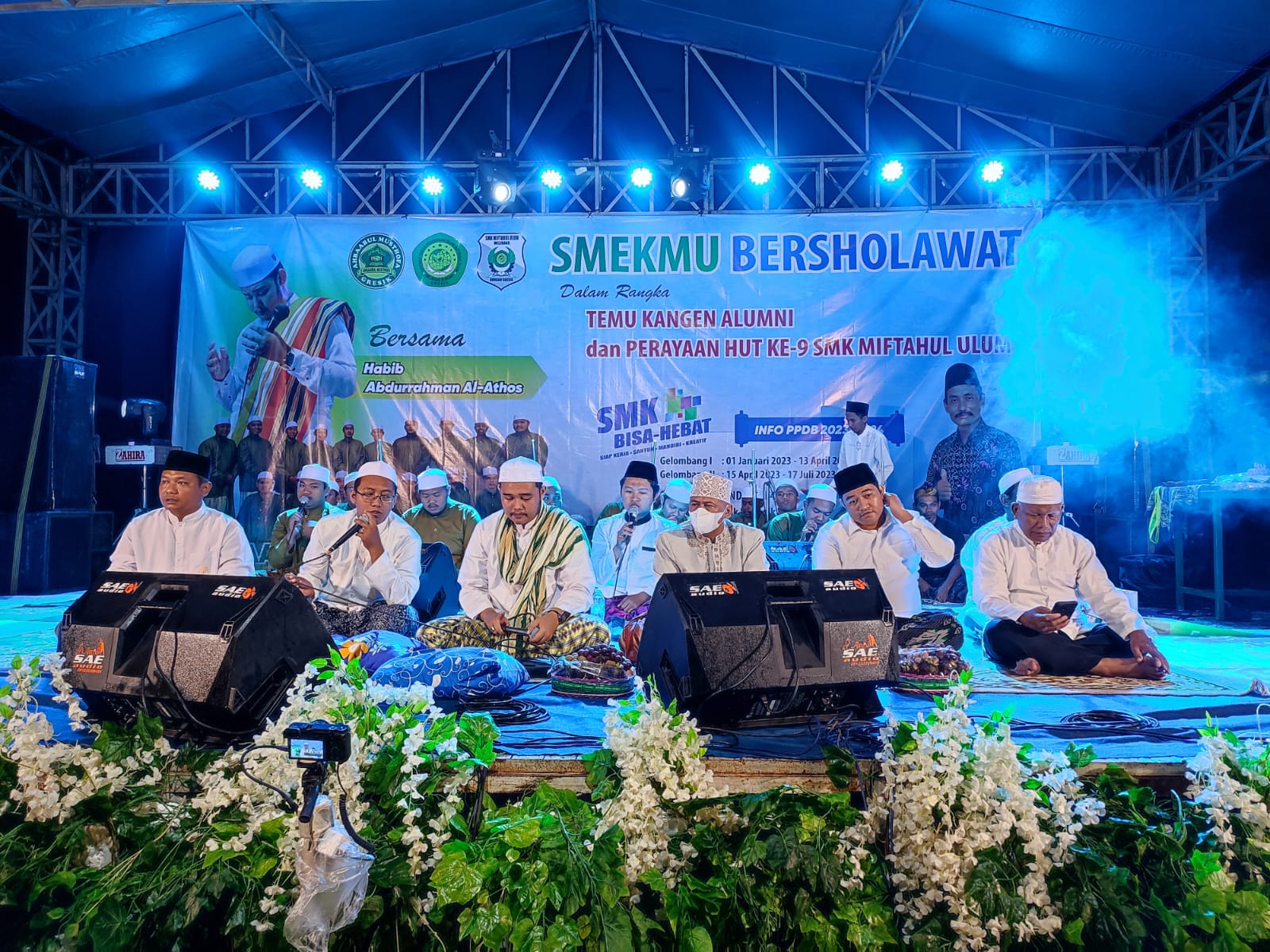 Diguyur Hujan Lebat, Gema Shalawat HUT ke-9 Smekmu Gresik Tetap Berjalan Khidmat