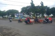 Tak Gubris Rambu Lalu Lintas, Pemotor Mokong Tetap Nekat Terabas Pembatas Jalan