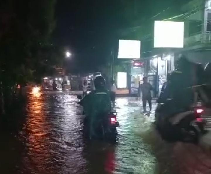 Hujan Deras, Driyorejo Gresik Dikepung Banjir