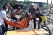 Truk Vs  Motor Bersenggolan di Manyar Gresik,  1  Orang Tewas