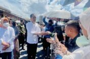 Kunjungi Bandung, Presiden Jokowi Cek Harga Kebutuhan Pokok di Pasar Baleendah