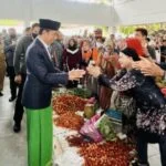 Kunjungi Pasar Rakyat Tabalong, Presiden Jokowi Cek Harga Bahan Pokok Jelang Ramadan