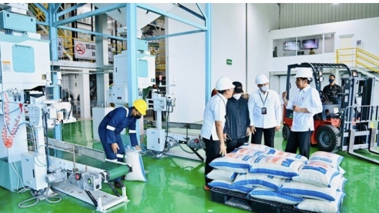 Presiden Jokowi Resmikan Sentra Penggilingan Padi di Sragen