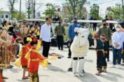 Kunjungi Kolam Retensi Andir, Presiden Jokowi Disuguhi Kesenian Dodombaan