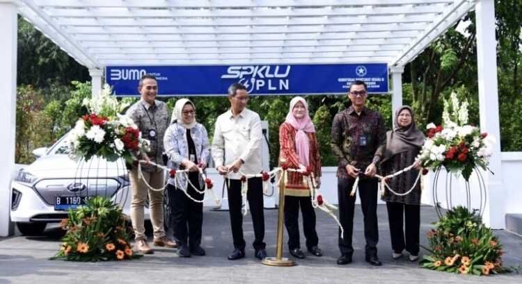 Hari Ini, Kasetpres Resmikan SPKLU di Istana Kepresidenan Bogor