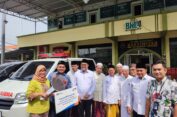 Serahkan Bantuan Ambulan, Gus Jazil Ajak Perusahaan Dukung Fasilitas Kesehatan Warga Gresik