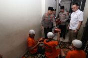 Buka Bersama Tahanan, Kapolres Gresik Ajak Interopeksi Diri