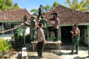 Puluhan Rumah Warga Diterjang Puting Beliung, TNI- Polri di Gresik Bantu Memperbaiki