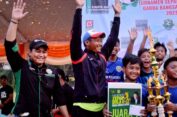 Dipantau Dua Pemain Legendaris, Turnamen Sepak Bola U-12 Garda Bangsa Gresik Sukses