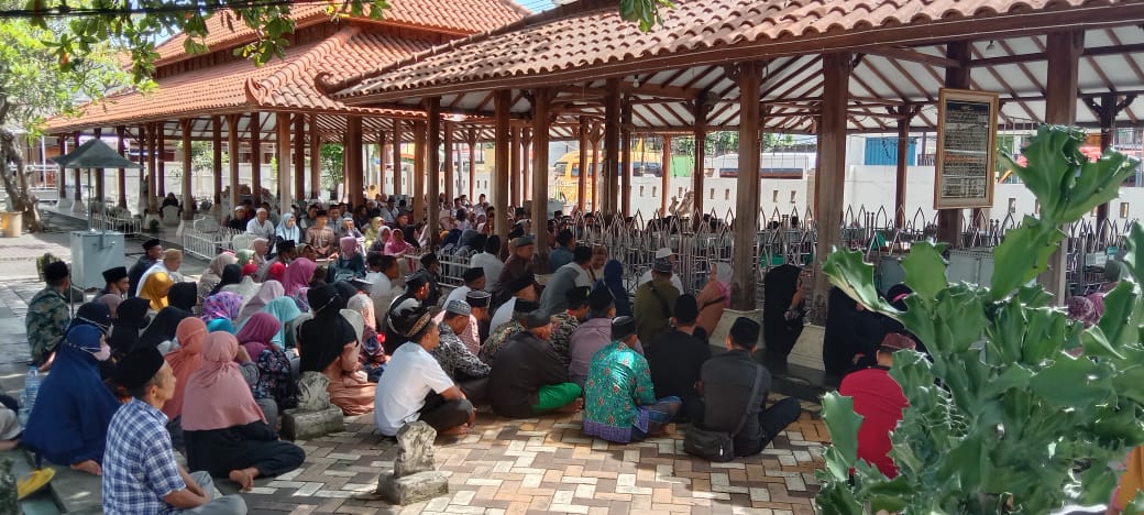 Jelang Ramadhan, Peziarah Wisata Religi di Gresik Membludak