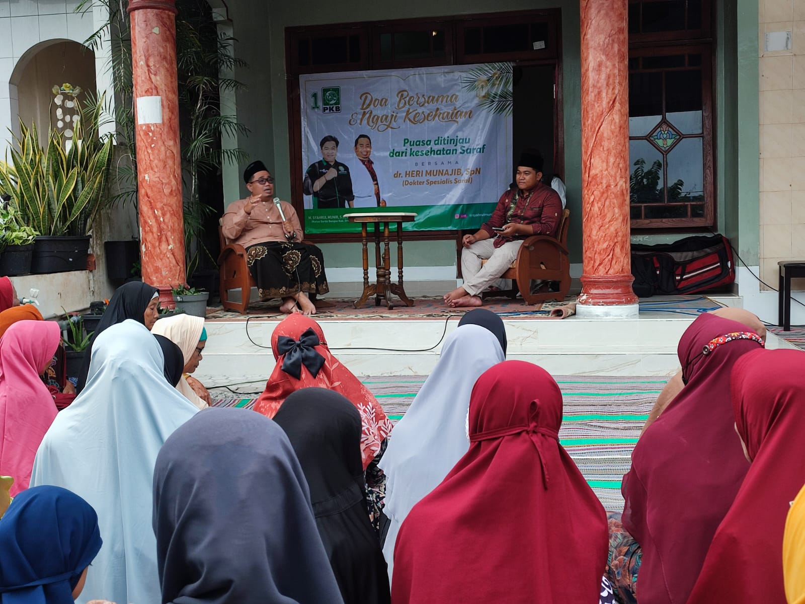 Ratusan Ibu-Ibu  Antusias Ngaji Kesehatan Saraf Bareng LKNU PBNU dan Garda Bangsa Gresik