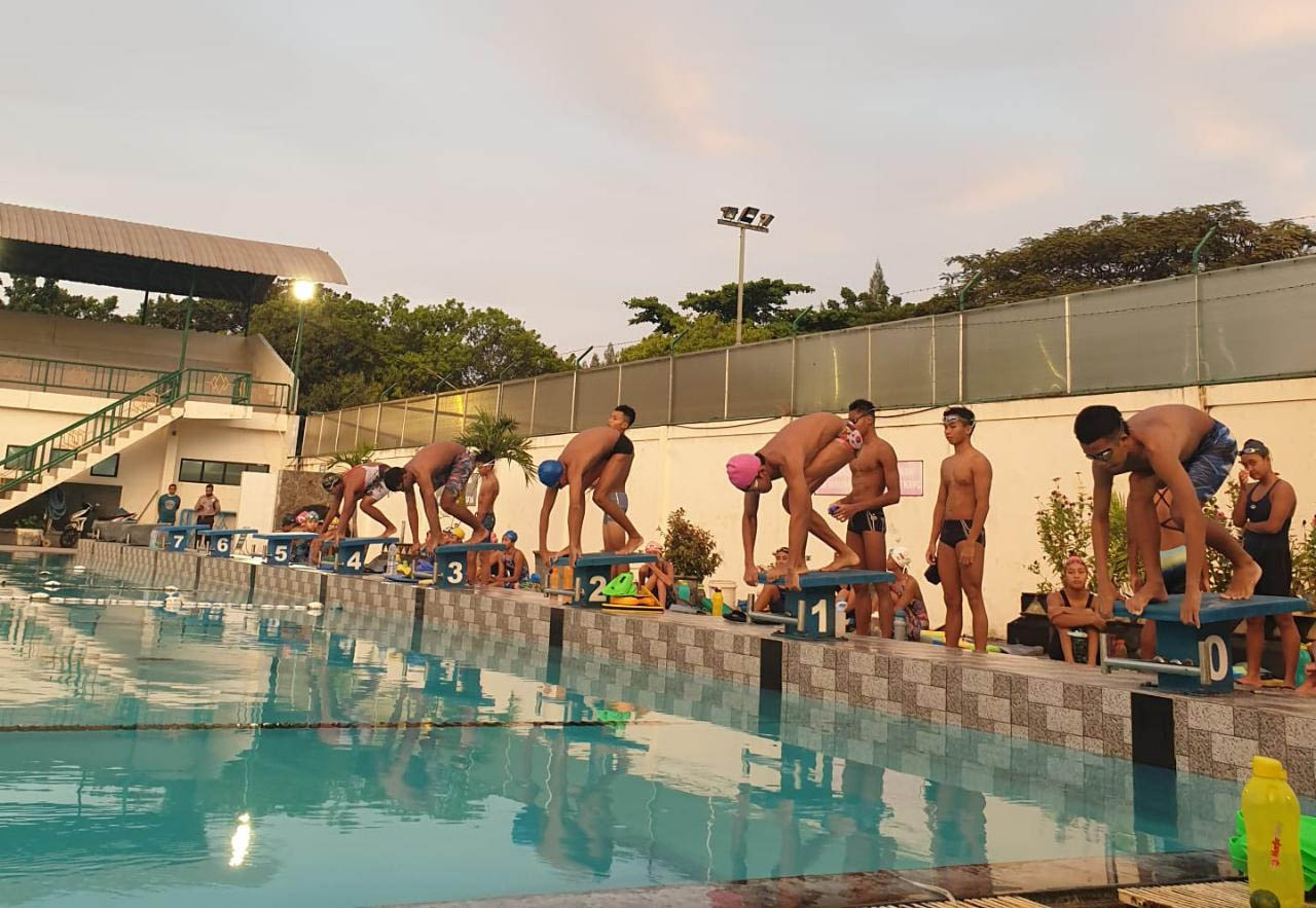 Tak Ada Libur, Tim Renang Gresik Tetap Latihan Rutin Selama Ramadan