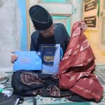 Ramadan Tiba, Saatnya Pedagang Sarung Dadakan di Gresik Berburu Rezeki