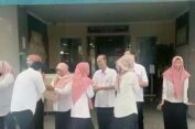 Hari Pertama Masuk Kerja, ASN di Gresik Saling Bermaafan