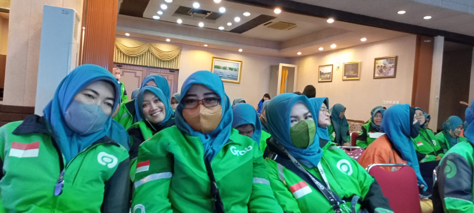 Potongan Komisi Meroket, Pendapatan Ojol Perempuan di Gresik Terus Merosot