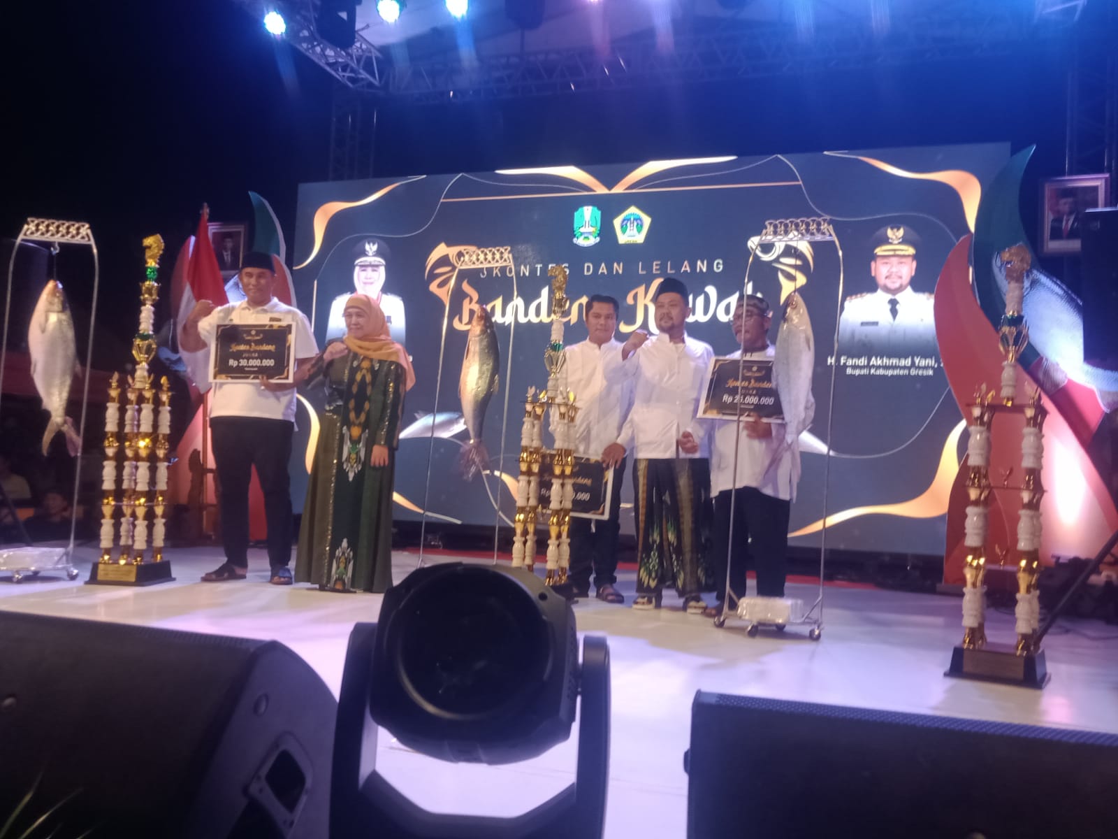 Gubernur Khofifah Borong Bandeng, Petambak Syaifullah Mahdi Menangkan Kontes