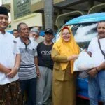 Giliran Sopir Angdes Gresik Utara Terima Bantuan Sembako