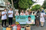 Bacaleg PKB DPR RI Bareng Komunitas Milenial Peduli Bangsa Bagi Takjil di Gresik