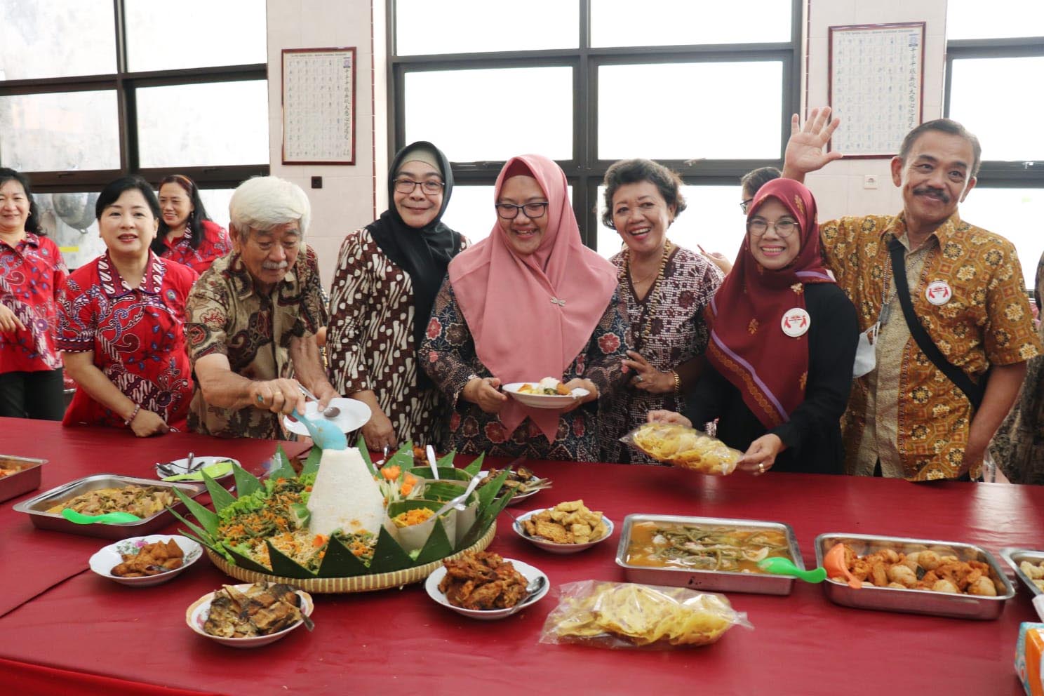 Hadiri HUT Klenteng Kim Hin Kiong ke-870, Bu Min Bangga Keberagaman Agama dan Budaya Berjalan Harmonis