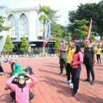 Sambut HUT Bhayangkara ke 77, TNI -Polri di Gresik Kompak Olahraga Bersama