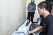 Polres Gresik Lakukan Rekonstruksi, Tersangka Bunuh Anak Kandung Peragakan 9 Adegan