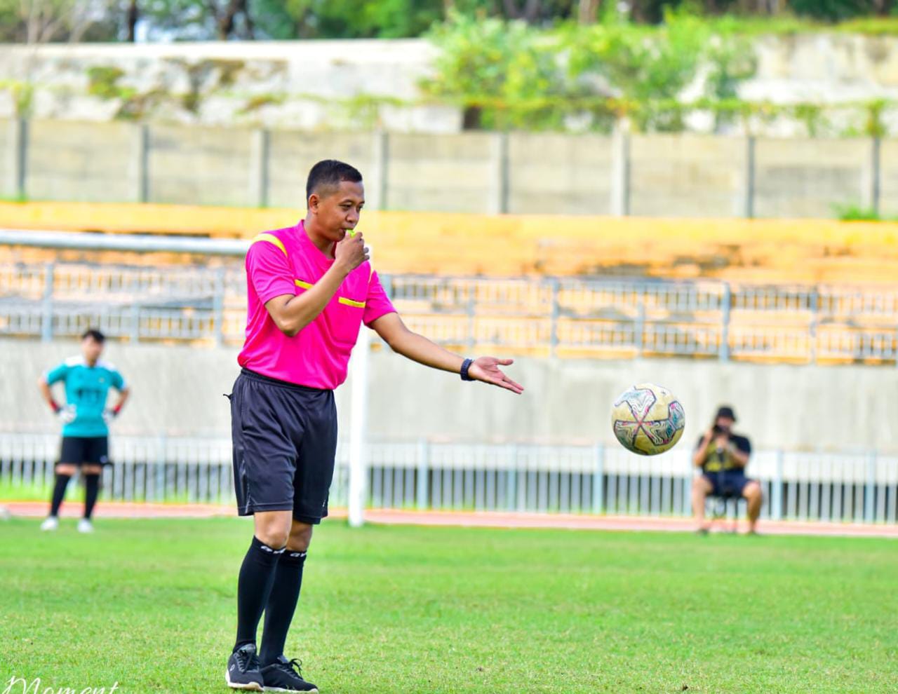 Rela Nyambi Jadi Tukang Pijat Demi Impian Wasit Profesional di Gresik