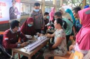 Jelang HUT Bhayangkara ke-77,Polres Gresik Gelar Baksos Kesehatan di Pesisir