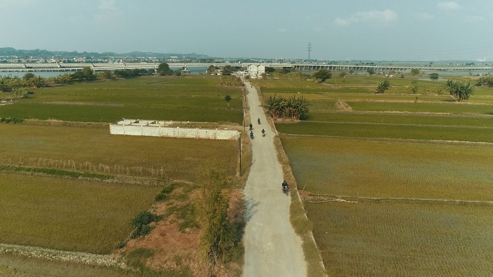 Lanjutkan Proyek Jalan Alternatif Gresik Tembus ke Surabaya