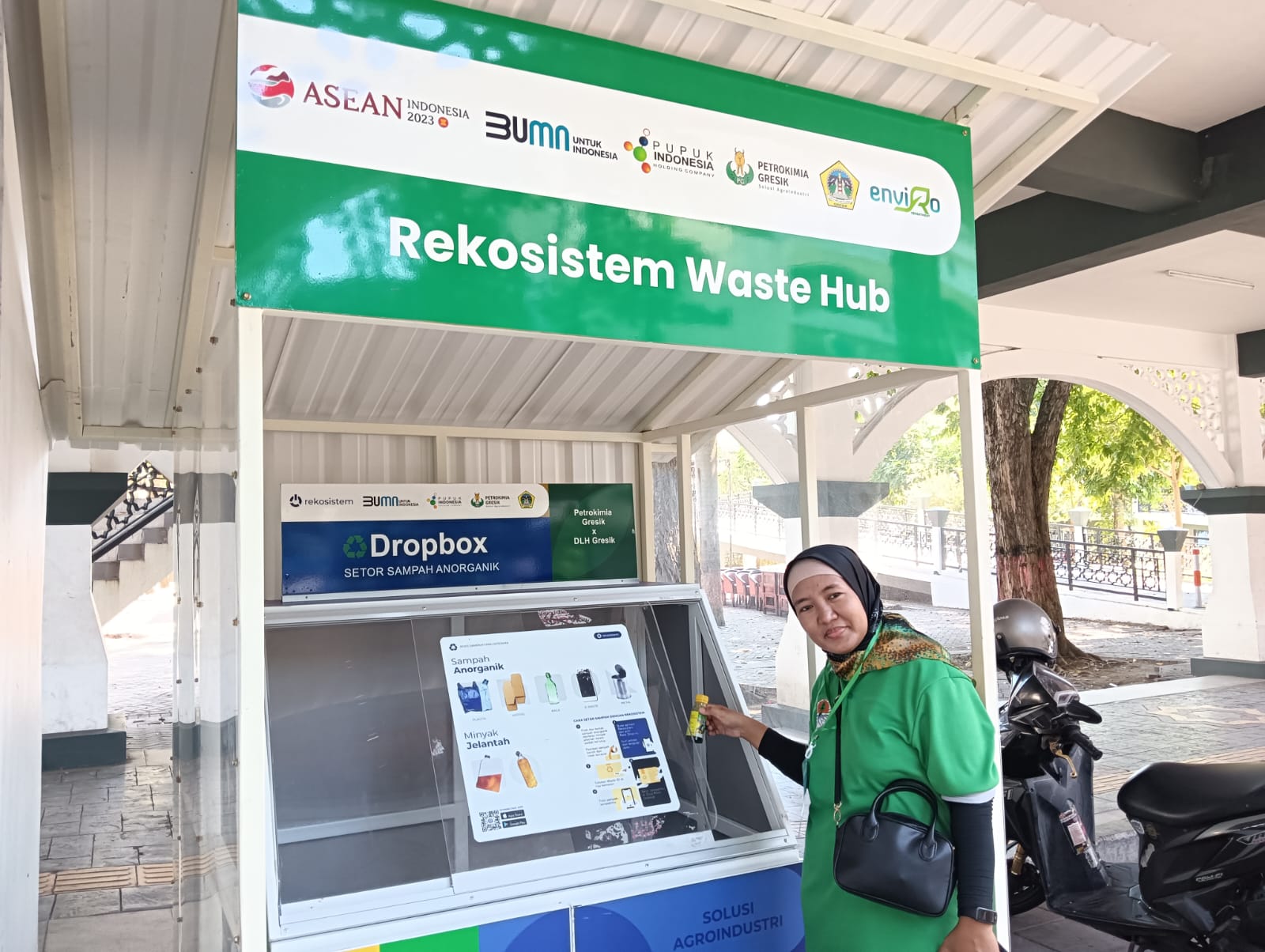 PG Sumbang Dropbox Sampah Anorganik agar Gresik Layaknya Kota Maju di Dunia