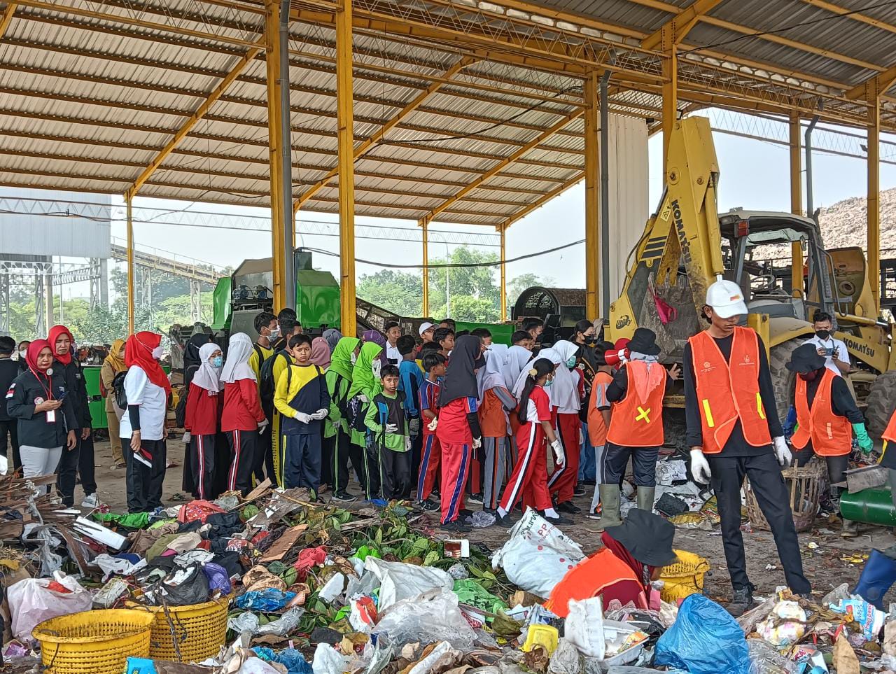 Kolaborasi PG- DLH Gresik Kenalkan dan Bangun Kesadaran Peduli Lingkungan Sejak Dini
