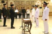 Lantik Tiga Kades PAW, Gus Yani: Kesejahteraan Masyarakat Ada di Pundak Kalian