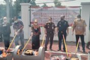 Kejari Gresik Musnahkan Barang Bukti Rokok Ilegal hingga Narkoba