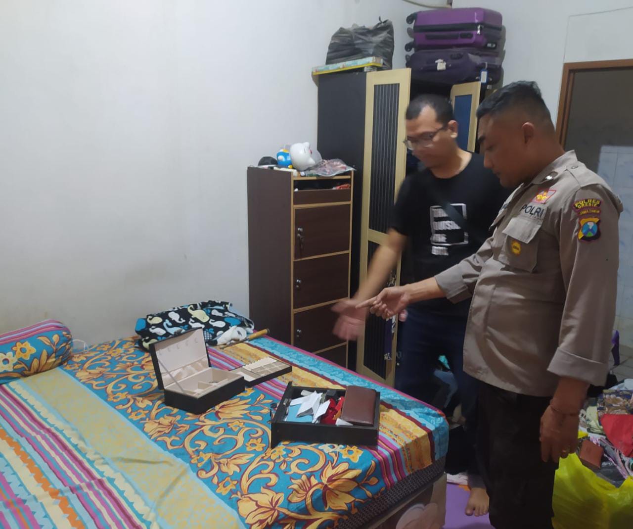 Maling di Gresik Gondol  Perhiasan Senilai Rp 30 Juta