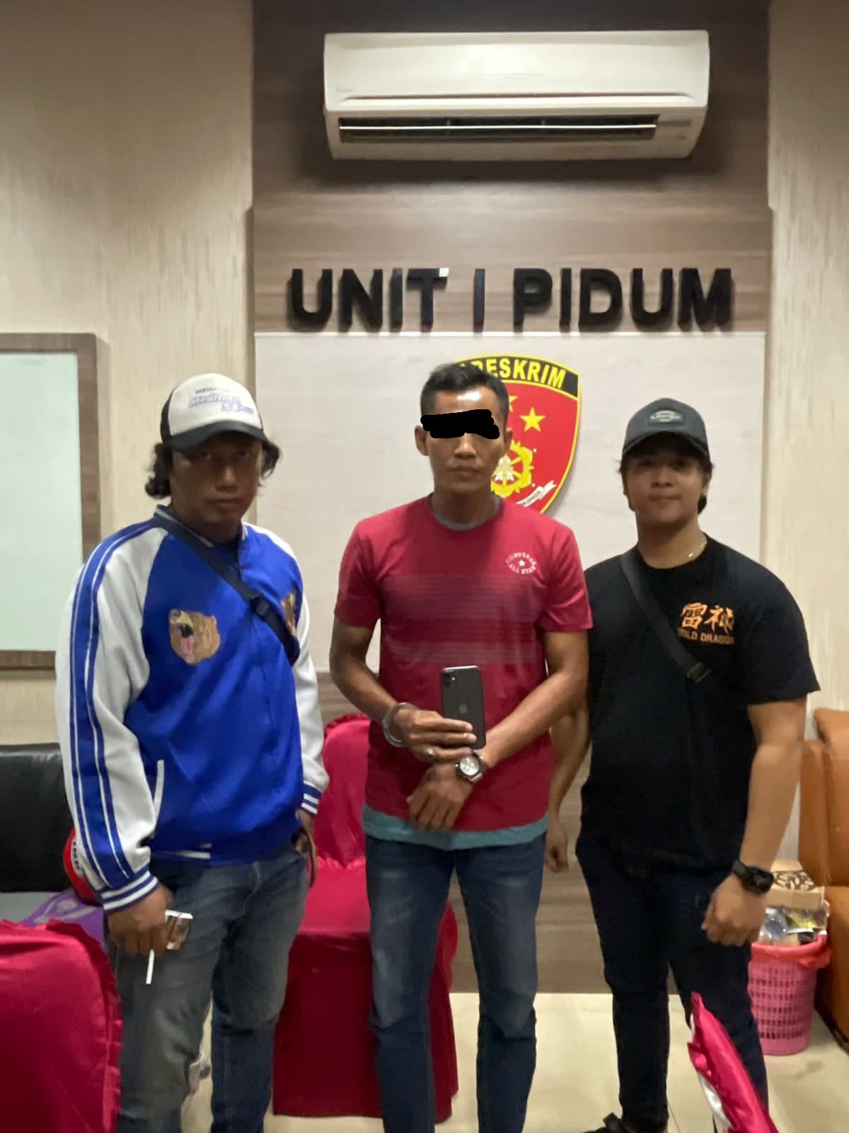 Helm Tertinggal Saat Curi Ponsel, Maling di Gresik Dijebak di Kantor Polsek