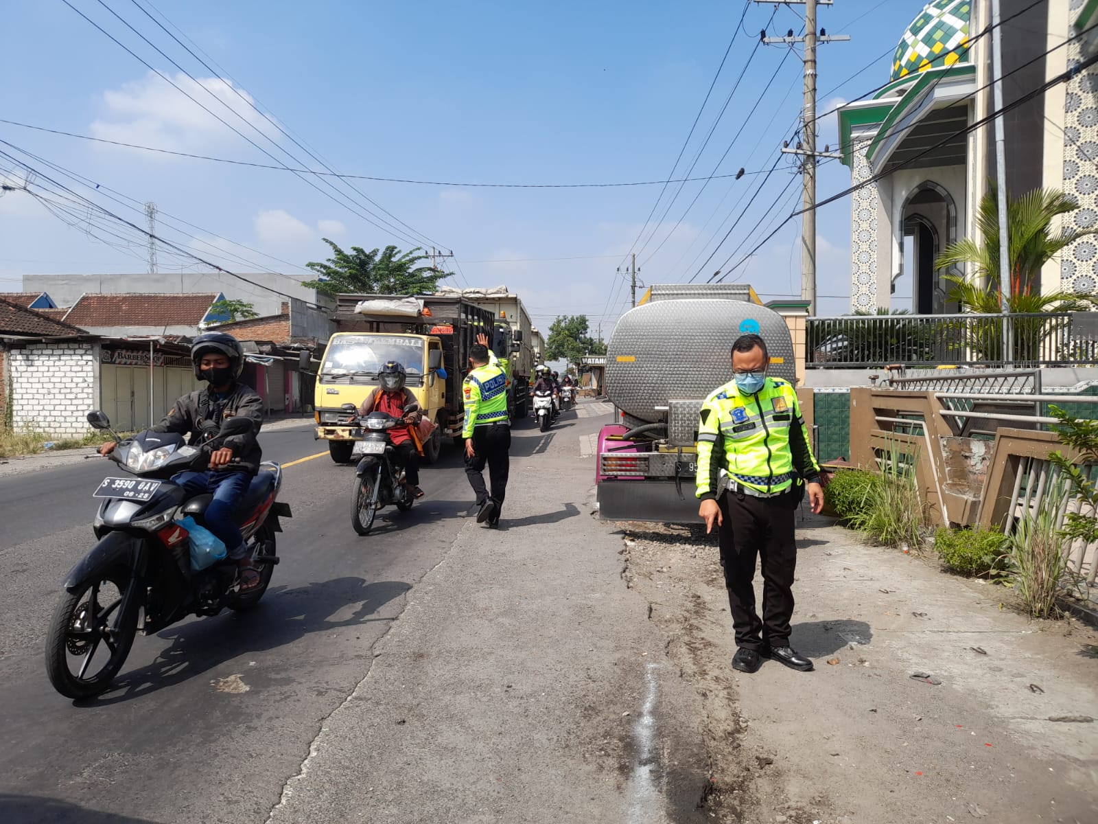 Diduga Sopir Truk Ngantuk, Ibu dan Anak di Gresik Meninggal Dunia Tertabrak