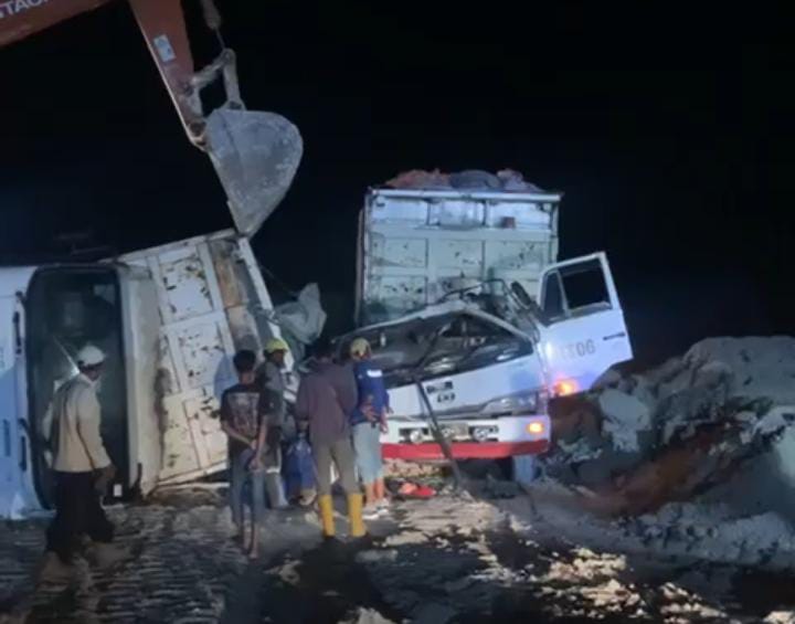 Sopir Tewas Terjepit Dump Truk di Lokasi Galian C di Gresik